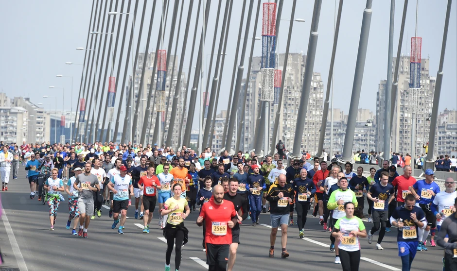 Trčanje preko Mosta na Adi