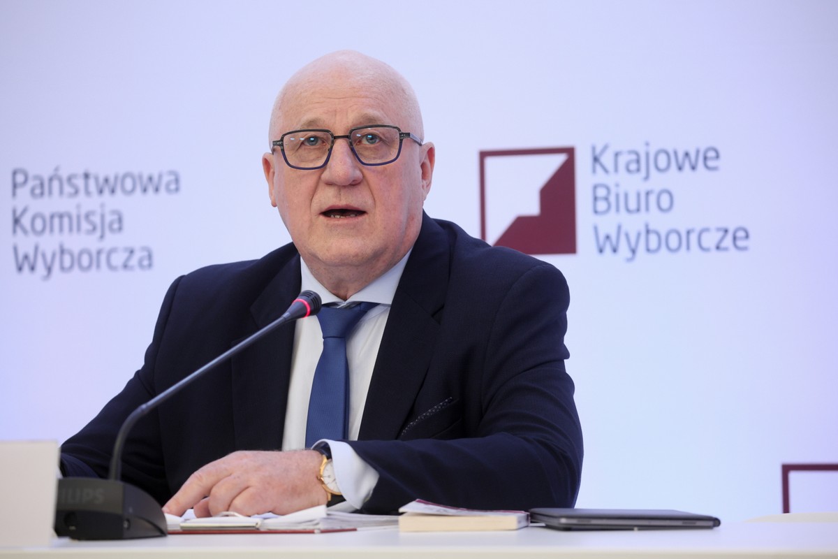 Warszawa, 30.05.2025. Wybory prezydenta RP - II tura. Przewodniczący Państwowej Komisji Wyborczej Sylwester Marciniak podczas konferencji PKW przed rozpoczęciem ciszy woborczej, 30 bm. w Warszawie. (ad) PAP/Leszek Szymański