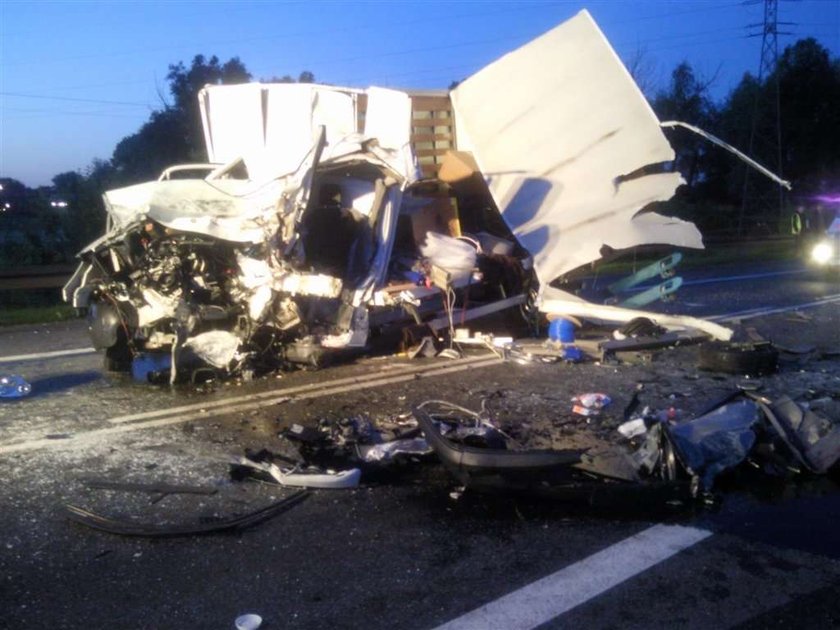 Rozbił się autobus. Jedna osoba nie żyje