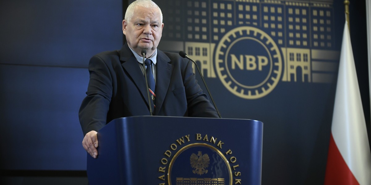 NBP nie widzi na tym etapie zasadności aktywnego wpływania na kierunki polityki kredytowej banków - mówi prezes Adam Glapiński.