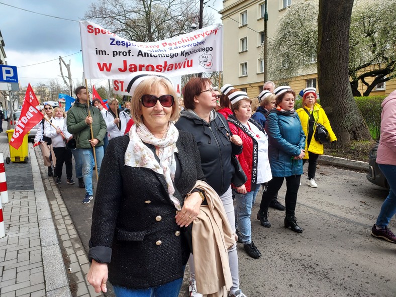 Danuta jest pielęgniarką od 40 lat, ale -jak mówi — na protest przyszła dla młodych