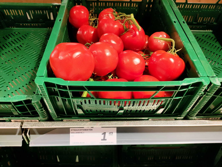Przez rok w niemieckim dyskoncie ceny pomidorów zostały niezmienne. W Polsce staniały o 3 zł