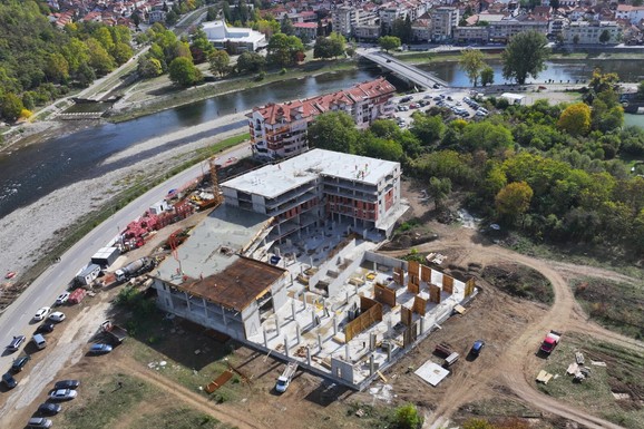 U ovom "gradu na vodi" u Srbiji niče naselje vredno milione evra: Kupci već razgrabili više od 125 stanova