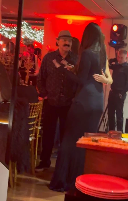 Haris Džinović u zagrljaju Cece Šarić