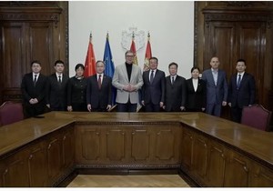 Aleksandar Vučić sa kineskim zdravstvenim radnicima