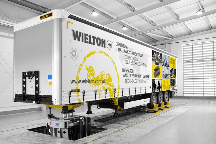 W Centrum Badawczo-Rozwojowym Wieltonu projektowane są innowacyjne środki transportu z segmentu naczep i przyczep. Celem projektu jest podniesienie poziomu technologicznego i bezpieczeństwa produkowanych pojazdów, kompleksowe sprawdzenie nowych rozwiązań konstrukcji produktów na etapie projektowania i prototypowania, a także zwiększanie konkurencyjności oferowanych na rynku naczep i przyczep. Dodatkowo Wielton dąży do tego, aby nowe produkty były neutralne dla środowiska naturalnego.