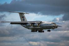 Wsparcie czy znów pocałunek śmierci? Samolot z Rosji wylądował na Kubie