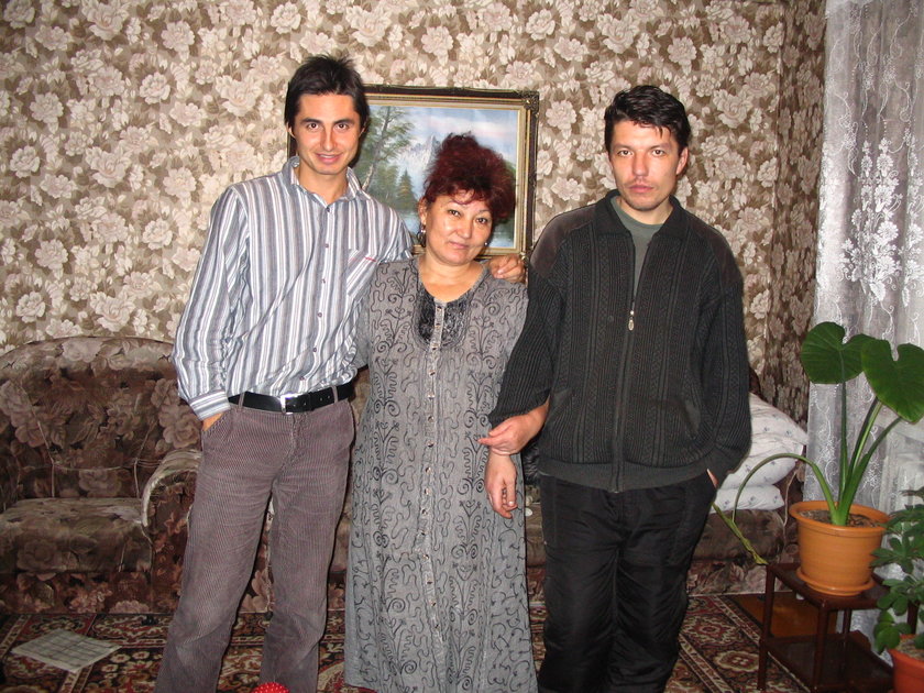 Iwan Komarenko z bratem i matką