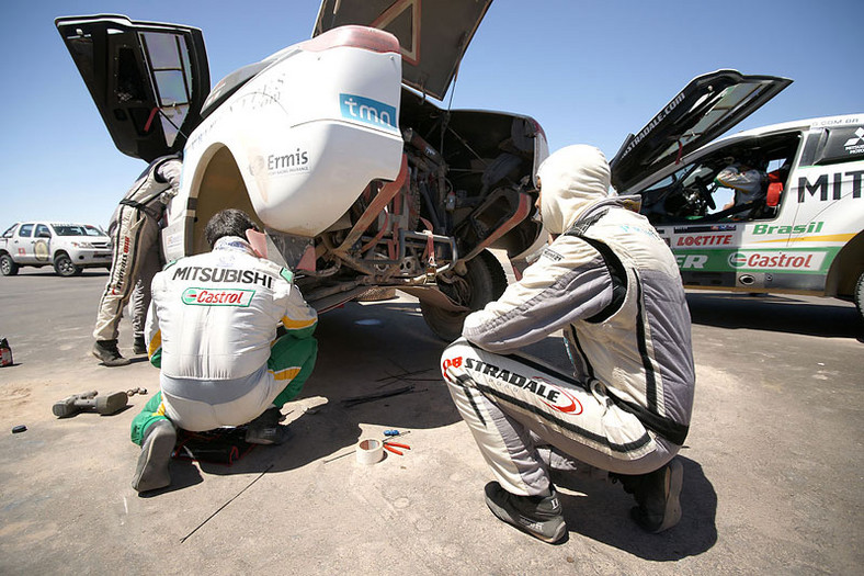 Rajd Dakar 2010: Przygoński goni najlepszych, pech Hołowczyca (9. etap na żywo, wyniki, foto)