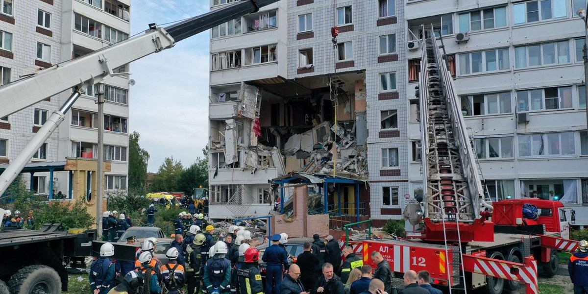 Potężny wybuch gazu w bloku, zawaliły się 2 piętra. Ewakuowano 170 ludzi.