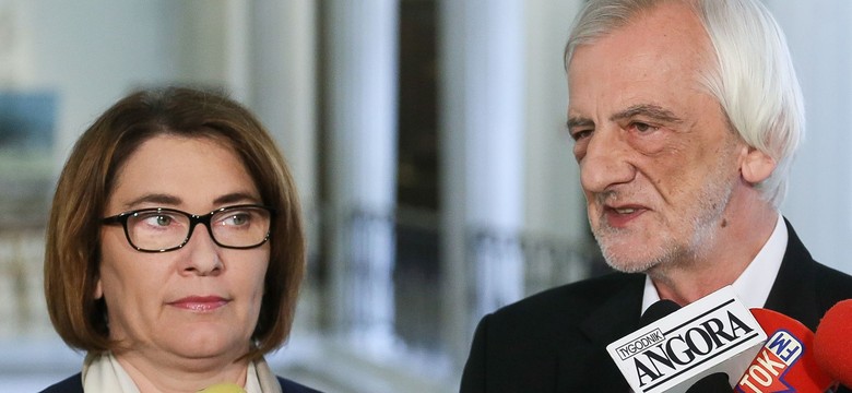 PiS wycofał z Sejmu drugi projekt ws. podwyżek wynagrodzeń dla premiera i ministrów. "Nie ma nowego"