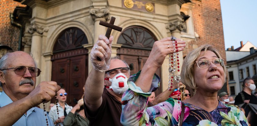 Maryja zwycięży szatana. Tak z LGBT walczy kurator oświaty