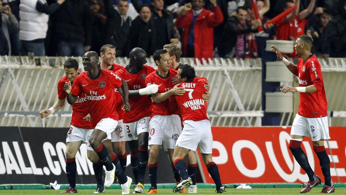 Paris Saint-Germain pokonał Olympique Lyon 2:0 (0:0) w hitowym meczu 9. kolejki Ligue 1. Bohaterem został sprowadzony do Paryża za 43 mln euro Javier Pastore, który zdobył pierwszą bramkę dla PSG.