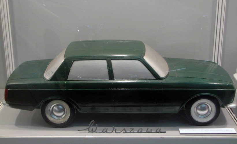 Drugi projekt Warszawy 210. Pomalowany model gipsowy wykonany w skali 1:5