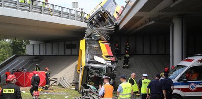 Ratowali pasażerów autobusu, który spadł z wiaduktu. Spotkało ich wielkie wyróżnienie