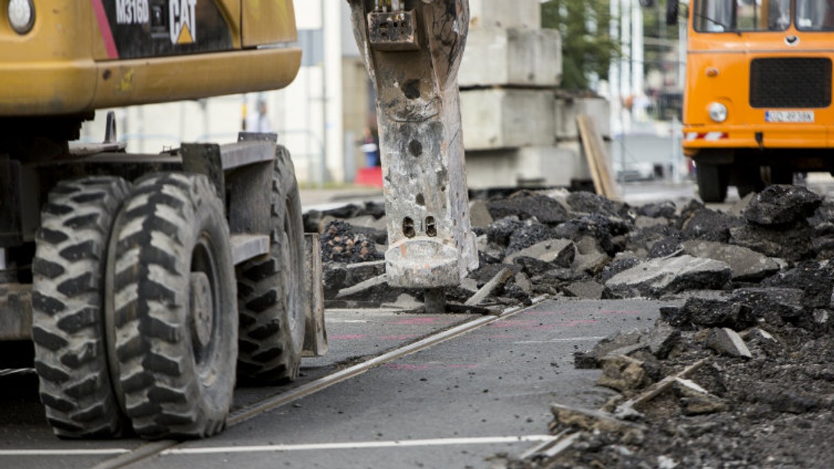 W wakacje remontowany będzie fragment Grunwaldzkiej i zostanie zamknięty odcinek ulicy Okopowej – kierowcy będą musieli uzbroić się w cierpliwość i przygotować na większe niż zwykle korki. Ponadto z ruchu ma zostać wyłączony fragment torowiska w ciągu ul. 3 Maja.