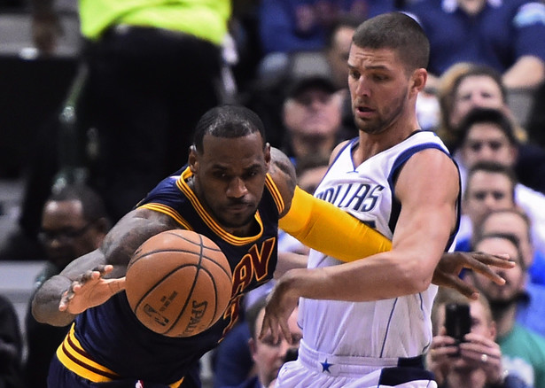 Liga NBA: LeBron James poprowadził Cavaliers do zwycięstwa nad Maverics