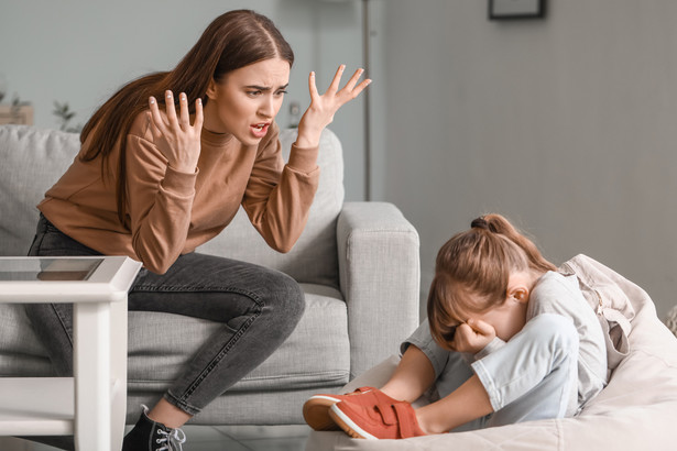 Krzyczenie na dzieci może być tak samo szkodliwe jak wykorzystywanie seksualne lub przemoc fizyczna
