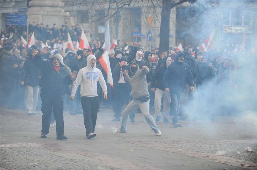 policja, zadyma, demonstracja, dzień niepodległości