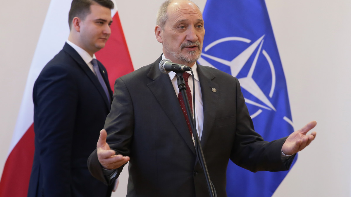 Pułkownik Adam Mazguła dostał zakaz noszenia munduru – powiedział minister obrony narodowej Antonii Macierewicz. Dodał, że jeśli Mazguła będzie łamał ten zakaz, to poniesie konsekwencje.