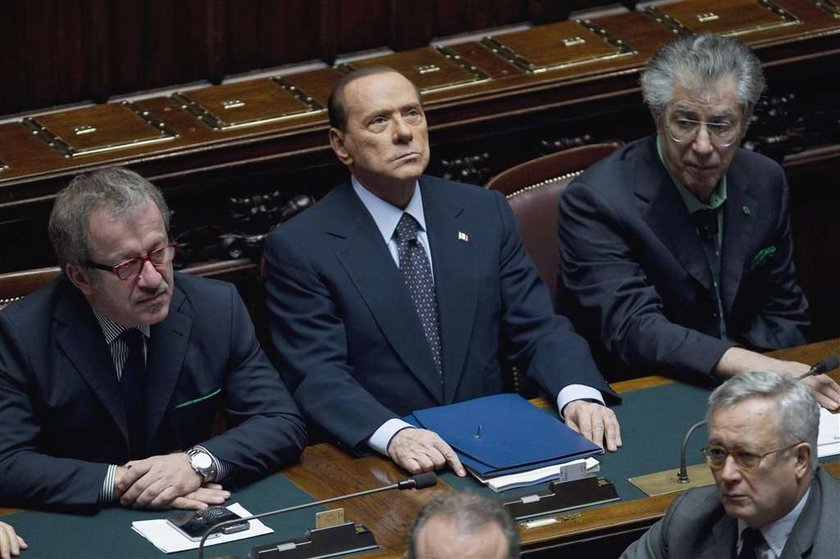 Berlusconi odchodzi, bo...