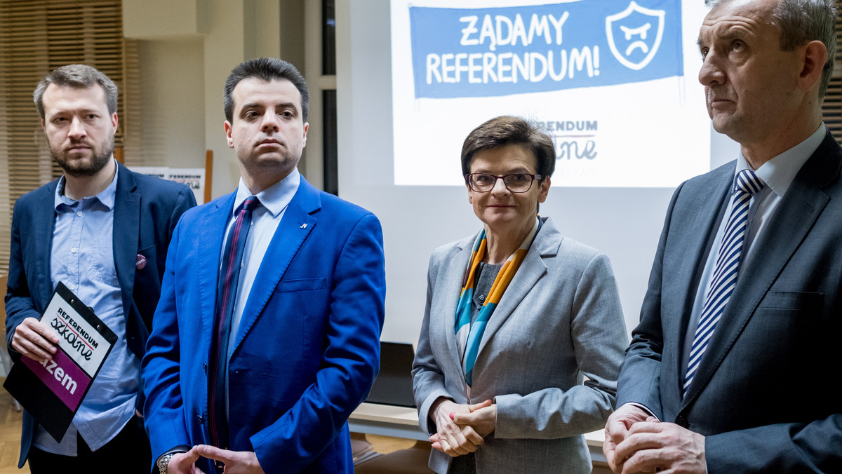 Blisko 1 mln podpisów pod wnioskiem o referendum ws. reformy edukacji przemawia za jego przeprowadzeniem, reformę można jeszcze zatrzymać – podkreślali wczoraj w Katowicach zwolennicy referendum.