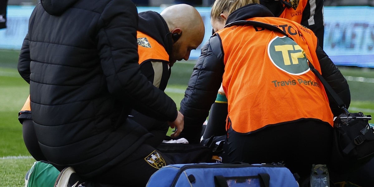 Szokujące sceny na meczu rugby w RPA. Jeden z zawodników został zaatakowany nożem przez kibica. Potrzebna była natychmiastowa pomoc medyczna. 