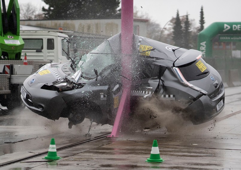 Samochód elektryczny i wypadek