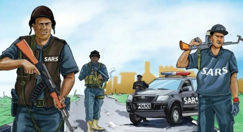 SARS operatives gun down woman while chasing suspect in Lagos. (Punch)