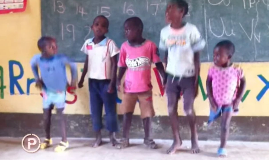 Džejn kao mala sa drugovima iz škole