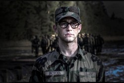 "Snowden": Oliver Stone pokazuje prawdę o szpiegu numer jeden. PIERWSZY ZWIASTUN