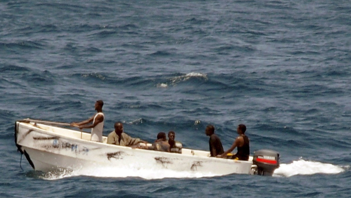 Możliwe, że na pokładzie statku porwanego przez piratów u wybrzeży Somalii, nie znajduje się żaden Polak. TVN 24 poinformowała, że na liście członków załogi nie ma żadnych polskobrzmiących nazwisk.