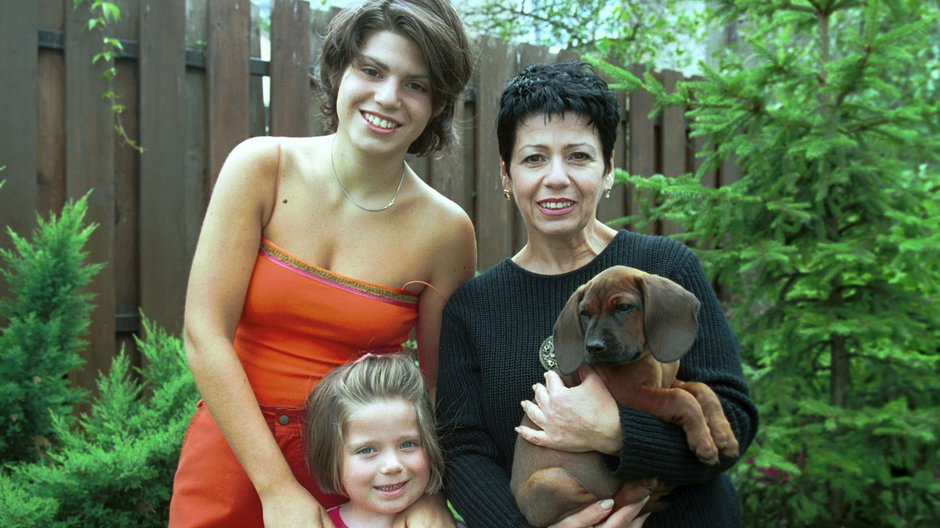 Ewa Bem z córkami: Pamelą (od lewej) i Gabrielą (młodszą) w 2000 roku 