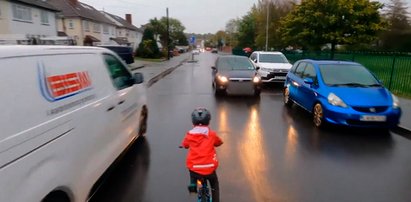 5-latek na rowerku na ruchliwej drodze. Ojciec wściekły na kierowców. W internecie burza!