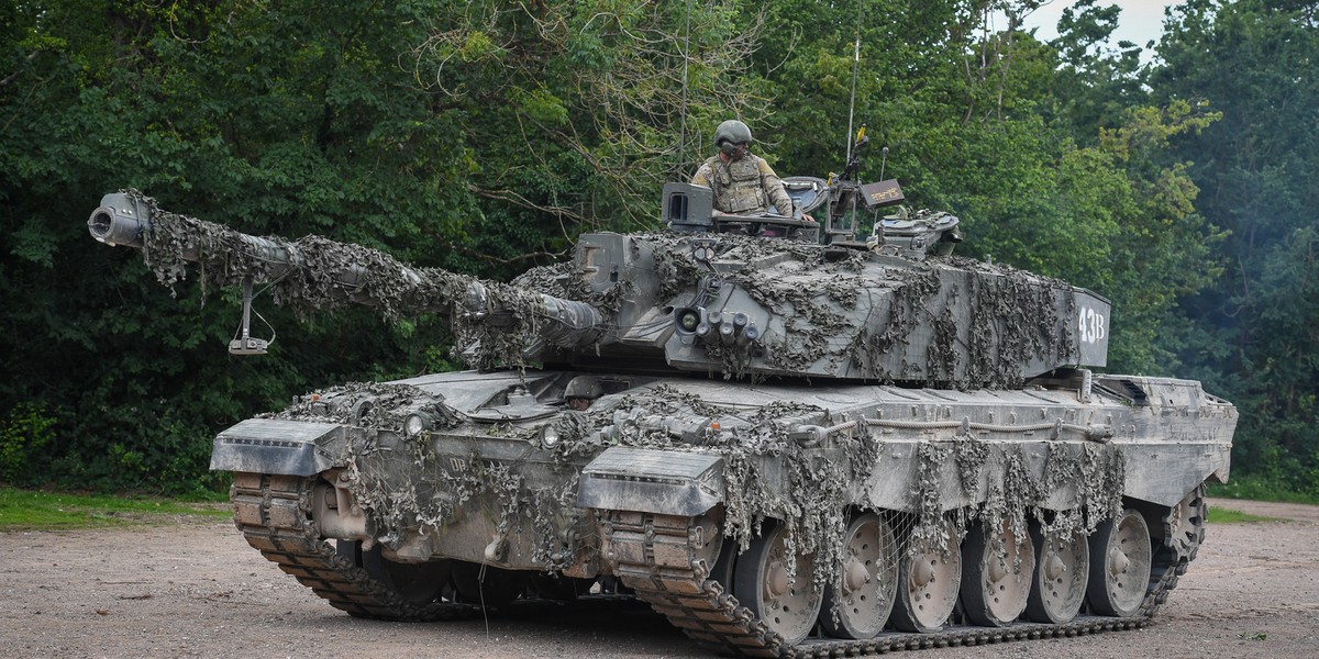 Brytyjski czołg Challenger 2 Main Battle podczas ćwiczeń w lipcu 2020 r.