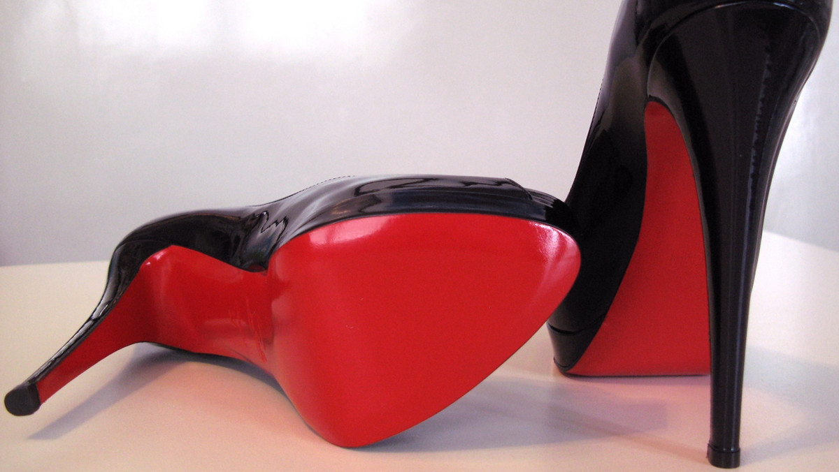 Znak rozpoznawczy jego butów: czerwona podeszwa. Cechy szczególne: niebotyczny obcas. Najbardziej pożądane szpilki na świecie szyje dziś Christian Louboutin, paryski szewc, który o kobietach wie wszystko.