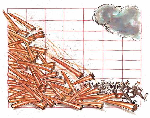 Miedź była jednym z największych wygranych zwycięstwa Donalda Trumpa w wyborach prezydenckich w USA. Jednak w 2017 roku rynek zacznie powoli zdawać sobie sprawę, że nowy prezydent może mieć trudności z wdrożeniem swoich pomysłów. Spodziewamy wzrost popytu na miedź może nigdy nie nastąpić. Mierząc się z coraz większym niezadowoleniem w USA, Trump postawi na protekcjonizm i zwiększenie barier handlowych, co uderzy w rynki wschodzące i Europę. Globalny wzrost gospodarczy zacznie spowalniać, a popyt Chin na metale przemysłowe osłabi się. Wynika to z faktu, że Chiny wkroczą w fazę wzrostu, która będzie słabiej oparta na projektach infrastrukturalnych, a silniej na konsumpcji. Dodatkowo rynek zaleją tanie chińskie zapasy miedzi. Gdy Miedź HG przebije się poniżej kluczowego poziomu wsparcia, obniżając się do $2/lb, czyli obszaru notowanego ostatnio w 2002 roku, to wywoła to silną spekulacyjną sprzedaż, która jeszcze bardziej obniży ceny, do dołka z kryzysu finansowego w 2009, wynoszącego $1,25/lb.