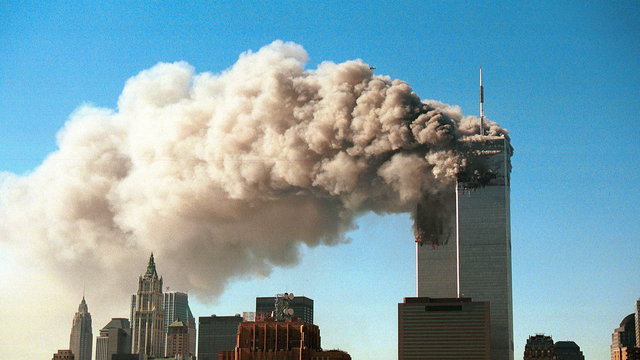 A nő, aki túlélte a szeptember 11-i becsapódást, majd az épületen tátongó lyukon várta a csodát