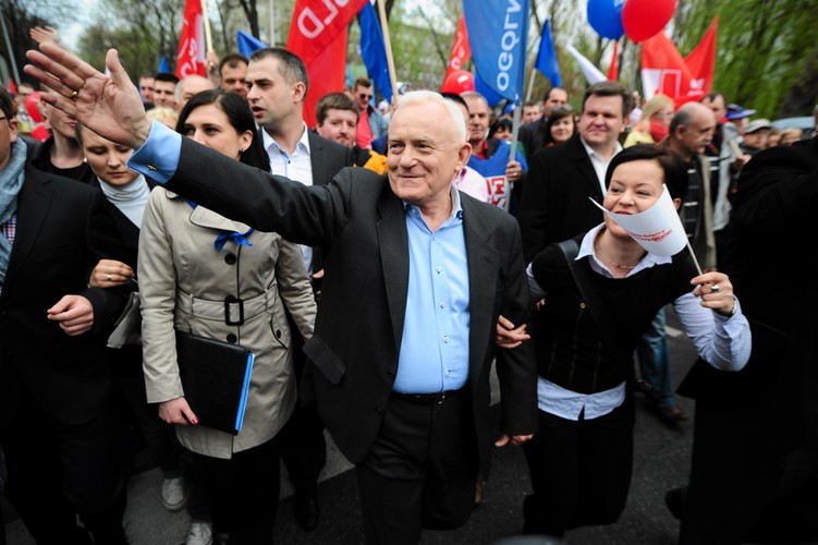 Leszek Miller na pochodzie pierwszomajowym