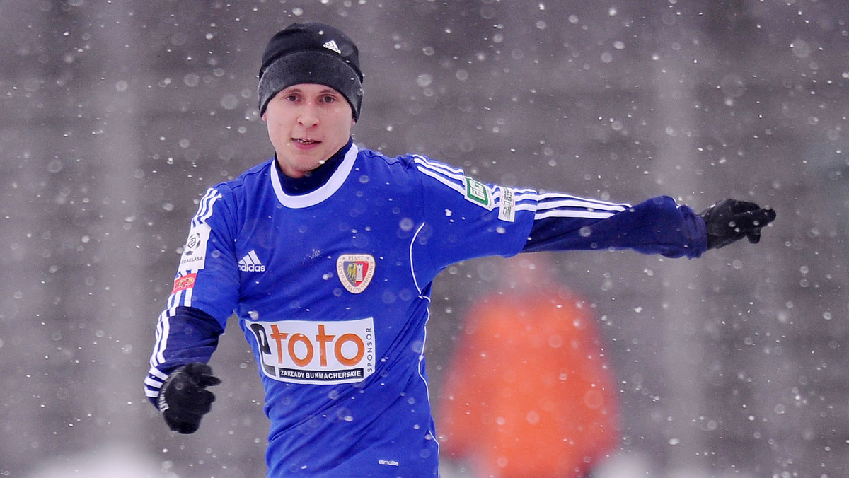 Maciej Jankowski został w czwartek piłkarzem lidera ekstraklasy Piasta Gliwice. Grający ostatnio w krakowskiej Wiśle 26-letni pomocnik podpisał kontrakt na dwa i pół roku.