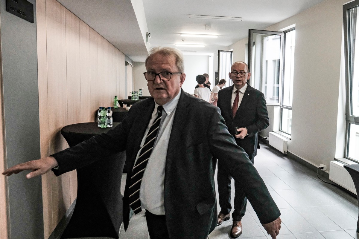 Prezes Sadu Apelacyjnego w Poznaniu Mateusz Bartoszek i wiceprezes Sadu Apelacyjnego w Poznaniu Przemyslaw Radzik