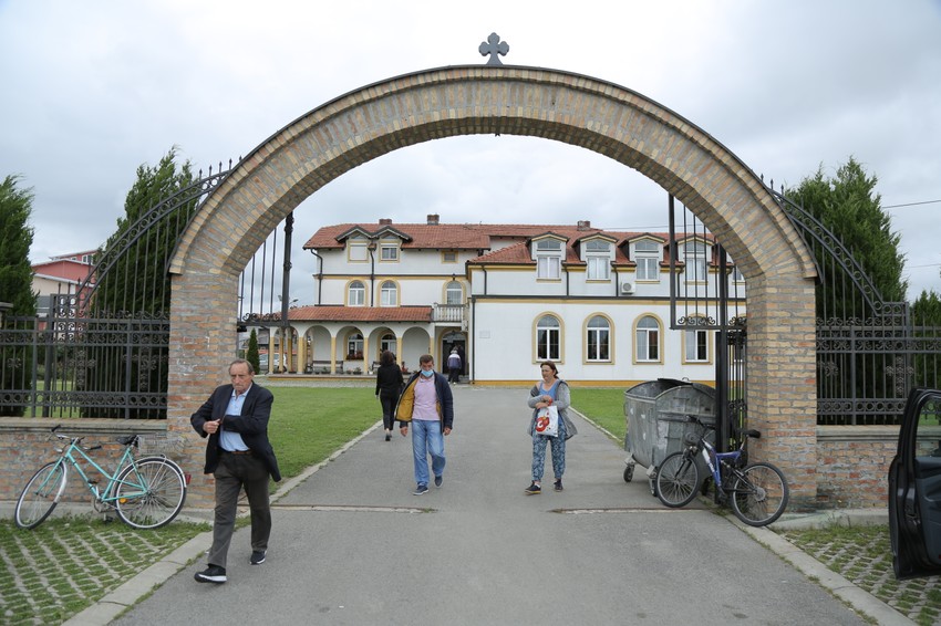 Biračko mesto u zemunskoj crkvi