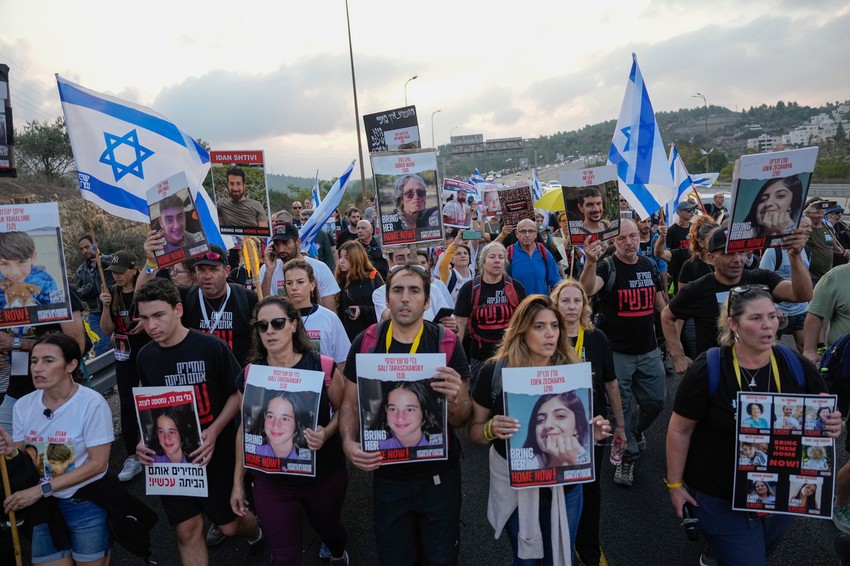 Porodice i prijatelji talaca koje je zarobio Hamas u maršu od Tel Aviva do Jerusalima