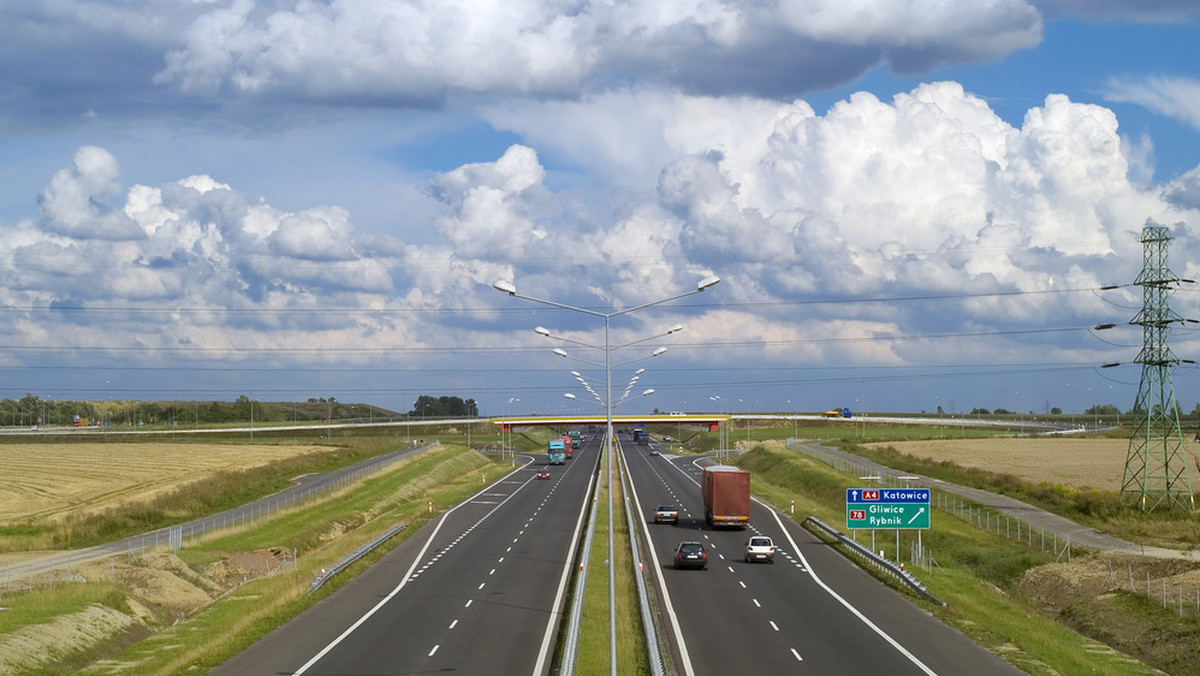 Na fragmencie autostrady A4 pomiędzy Bielanami Wrocławskim a węzłem Sośnica w Gliwicach, zarządzanej przez GDDKiA, od 1 czerwca przejazd będzie płatny także dla pojazdów o dopuszczalnej masie całkowitej mniejszej lub równej 3,5 t.