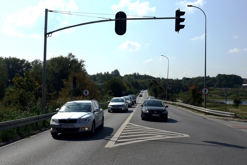 Szorstki asfalt ma zapobiec wypadkom