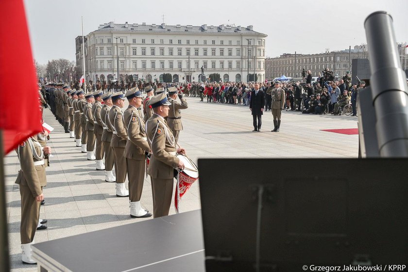 Para prezydencka chichocze pod Grobem Nieznanego Żołnierza. Agata Duda aż się popłakała