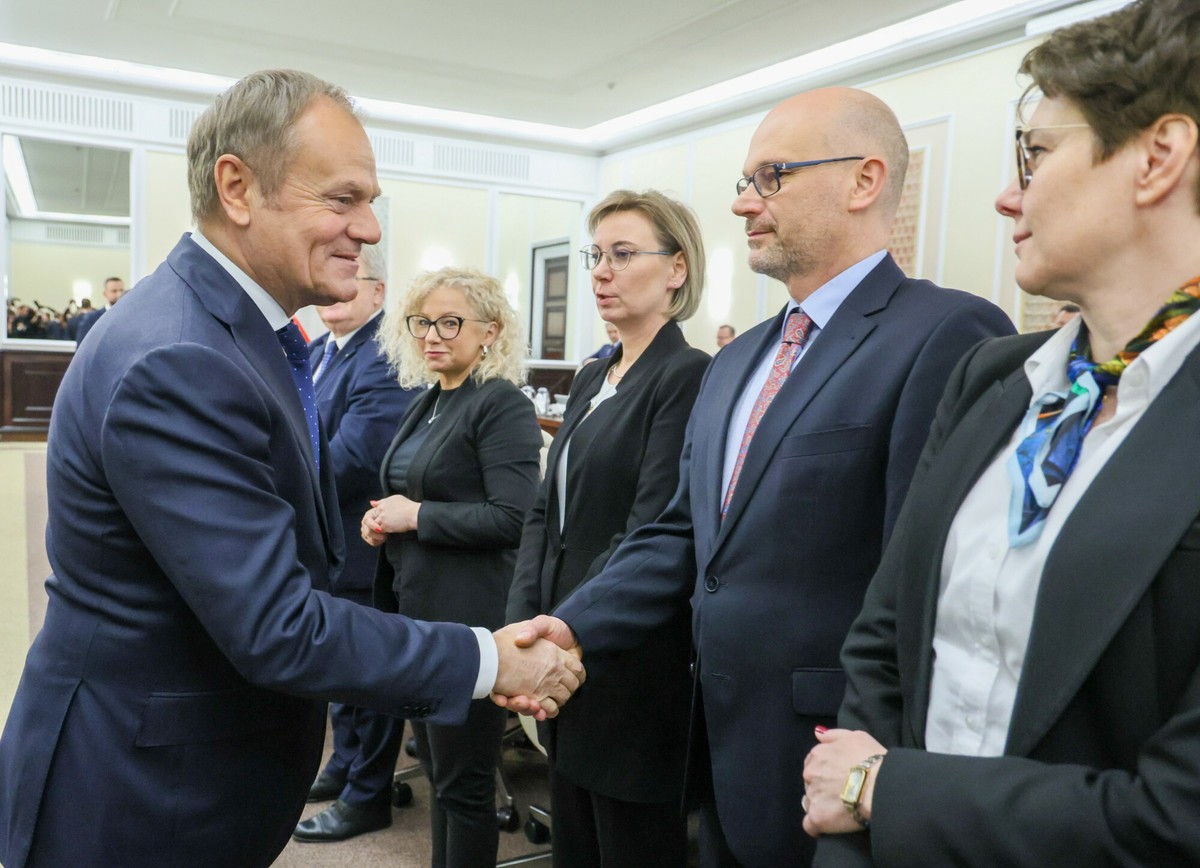 Premier ma bata na ministrów. Negatywna opinia oznacza dymisję