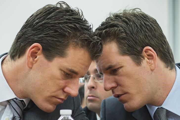 Brothers Cameron (L) and Tyler Winklevoss talk to each other as they attend a virtual currency hearing at the New York State Department of Financial Services (DFS) in the New York borough of Manhattan January 28, 2014. REUTERS/Lucas Jackson