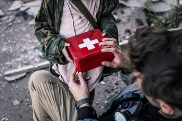 Ezeket tanulják most egy elsősegély-tanfolyamon Lvivben