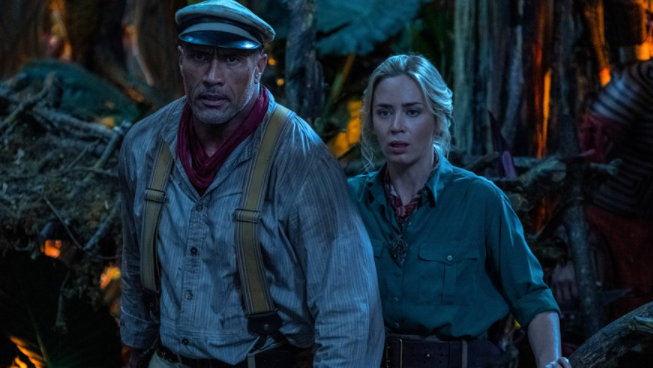  Dwayne Johnson i Emily Blunt, kadr z filmu "Wyprawa do dżungli"